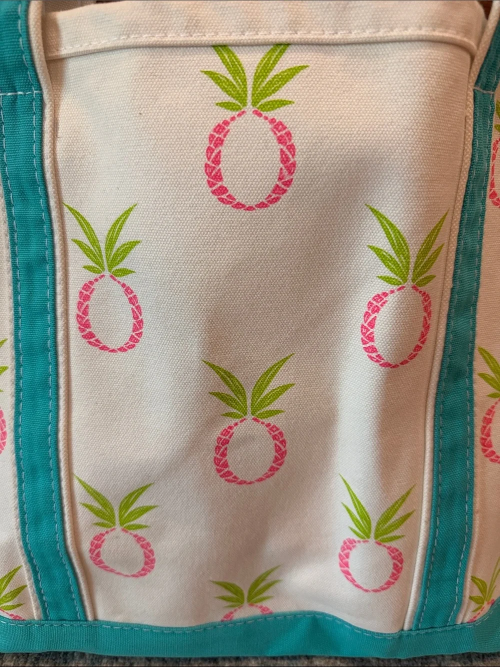 Dudley Stephens x Crab & Creek Pineapple Tote bag - Gorgeous!